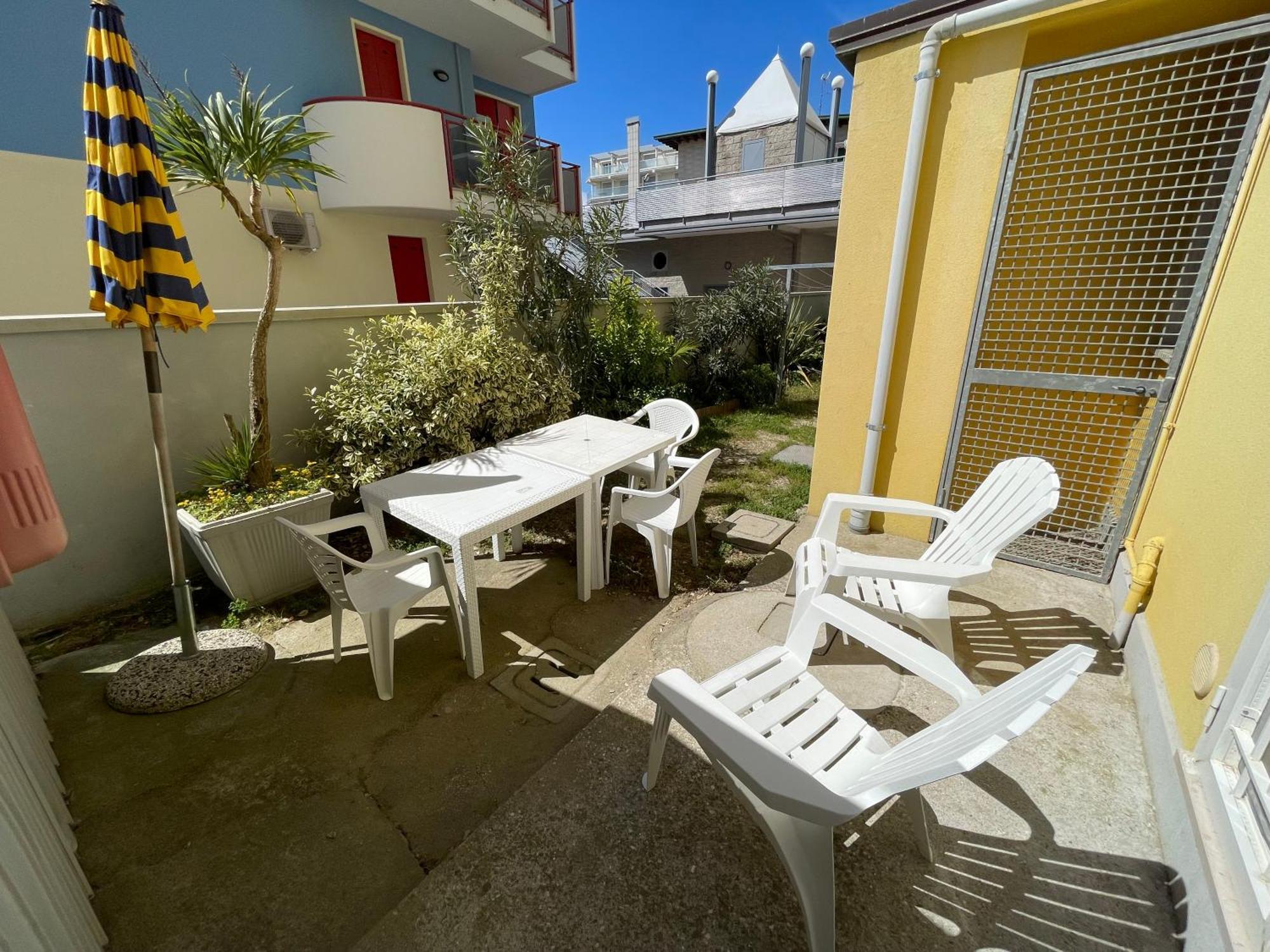 Residence Pace - Agenzia Cocal Каорле Экстерьер фото