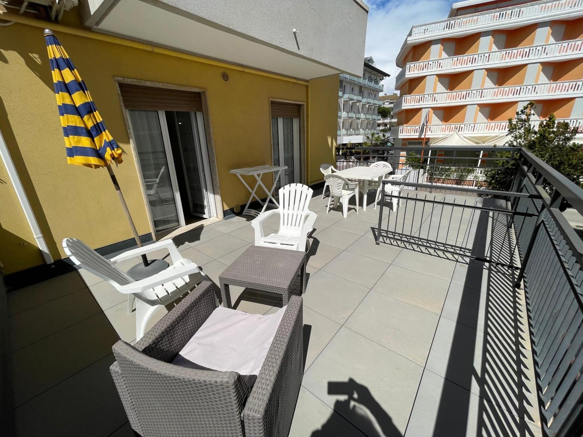 Residence Pace - Agenzia Cocal Каорле Экстерьер фото